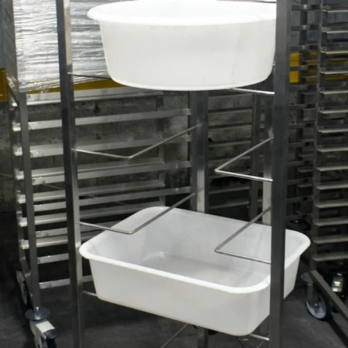 ECHELLE INOX SOUDEE POUR 8 BACS DE DIVISEUSE CHAPE POLY, DONT 2 AVEC FREINS